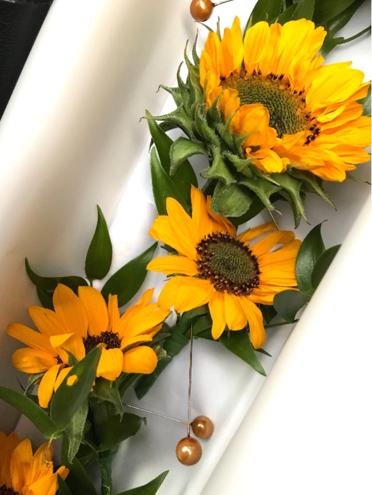 10 Sunflower buttonholes